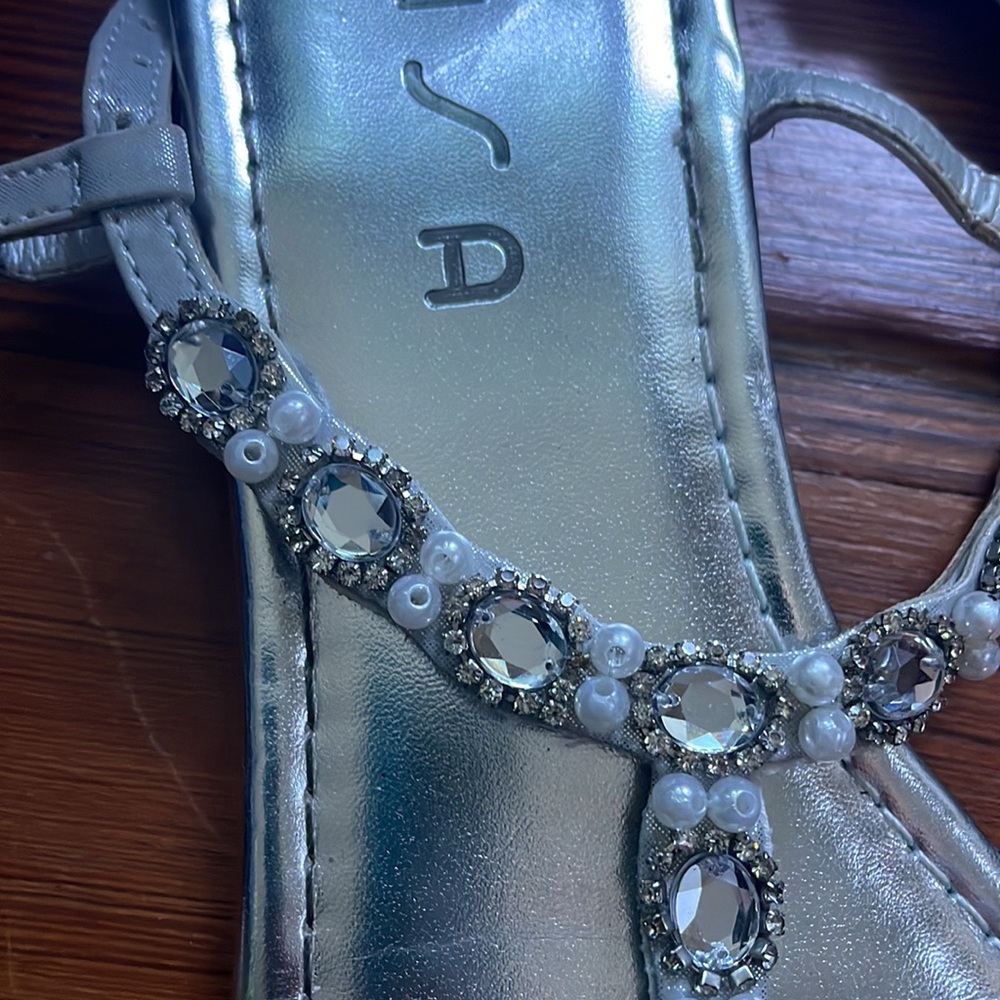 Silver flats - Picture 2 of 4